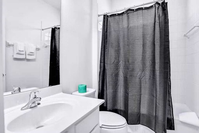 Building Photo - 4140 Oak Tree Dr