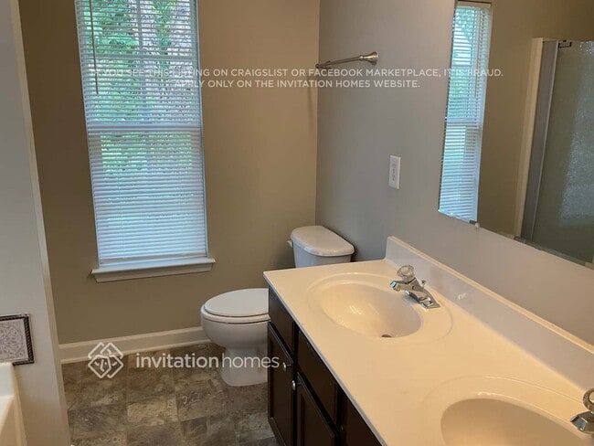 Building Photo - 3407 E Fairmeadow Dr