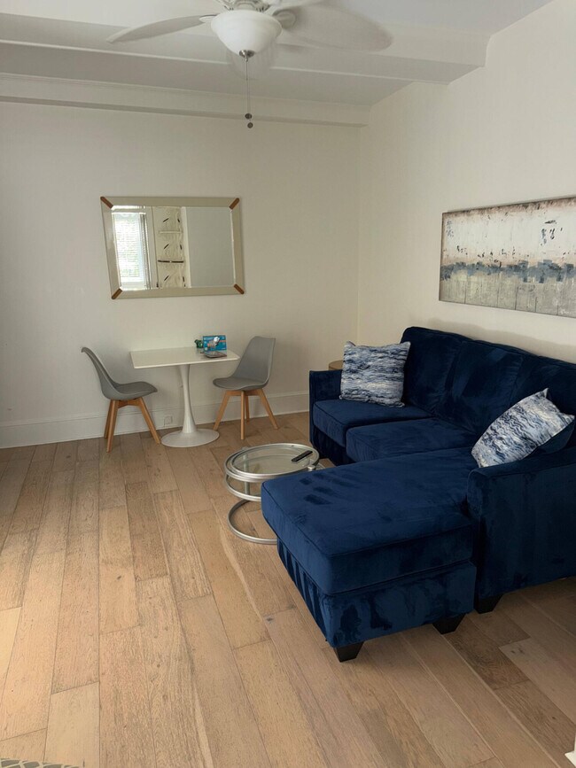 Building Photo - 301 Chilean Ave