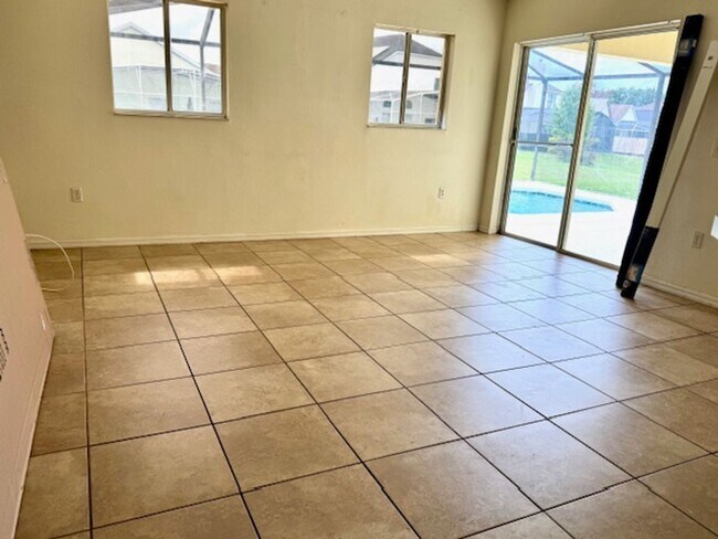 Building Photo - PRIVATE POOL - 4 BEDROOM 2 BATH HOME