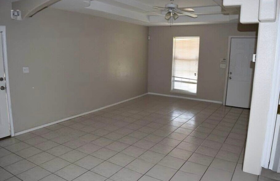 Building Photo - 2210 Peridot St