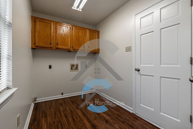 Building Photo - 801 Cedar Ridge Dr