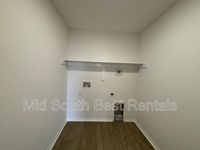 Building Photo - 6428 Newark Dr