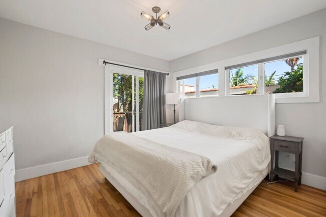 Building Photo - Spacious and conveniently located 2b/2bath single family home, available for Mid-January 2026!!!!!