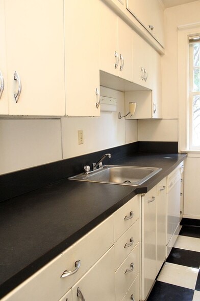 Building Photo - 1928 SW Laurel St