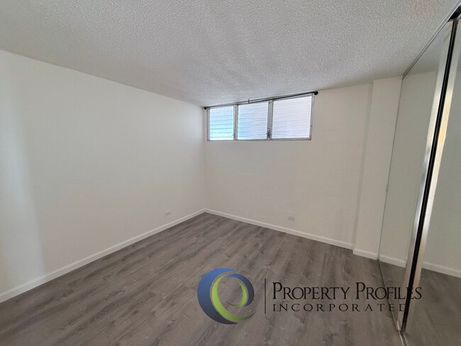 Building Photo - Summer Palace - 1 Bedroom 1 Bath Corner Un...