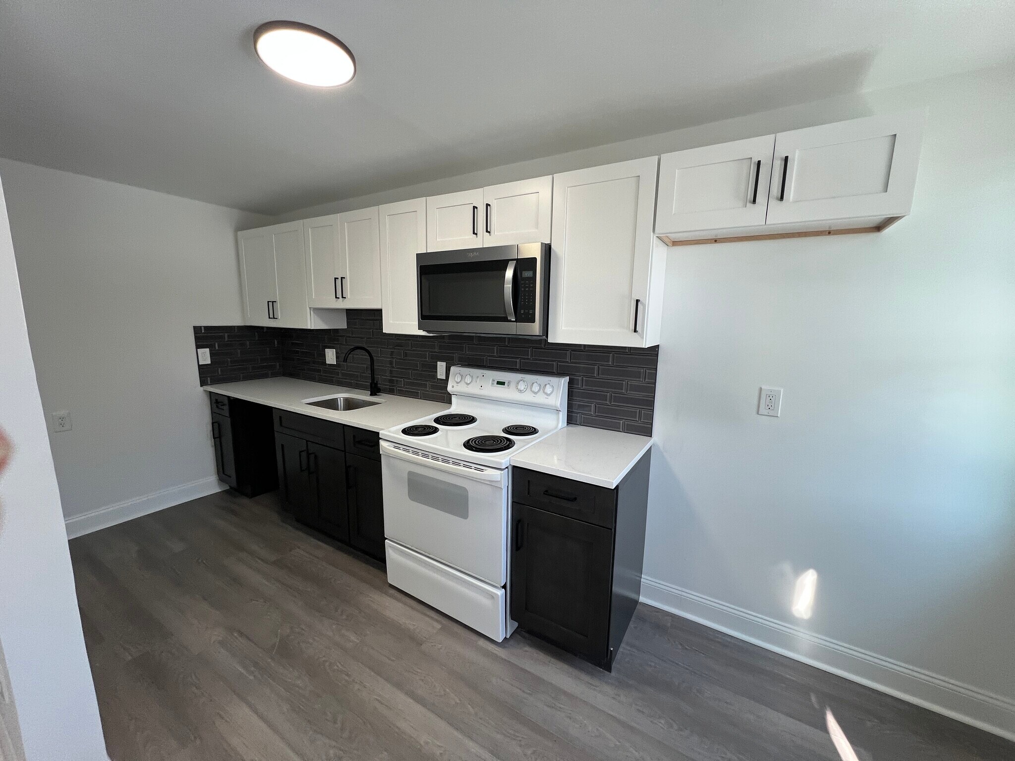 Building Photo - 363 W 22nd St