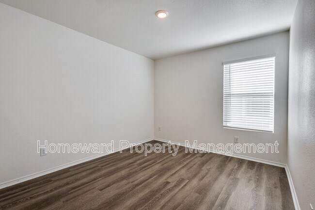 Building Photo - 3612 Kinglet Ct