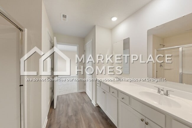 Building Photo - 6300 Trailview Dr