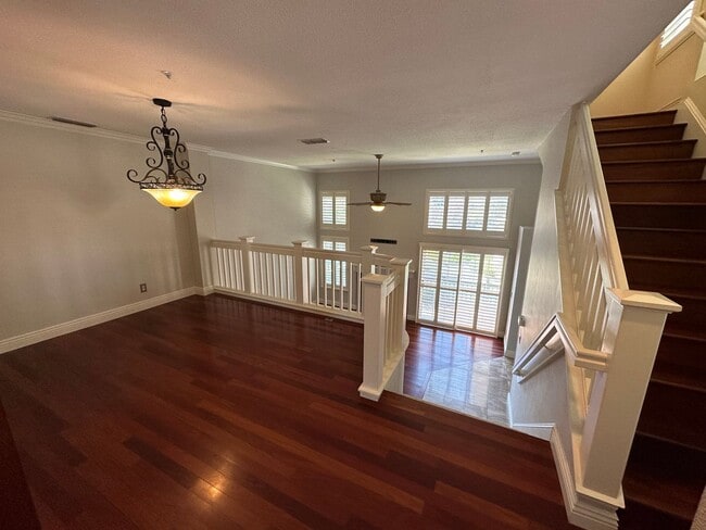 Building Photo - 3 Bed 2.5 Bath Townhouse W/ Garage