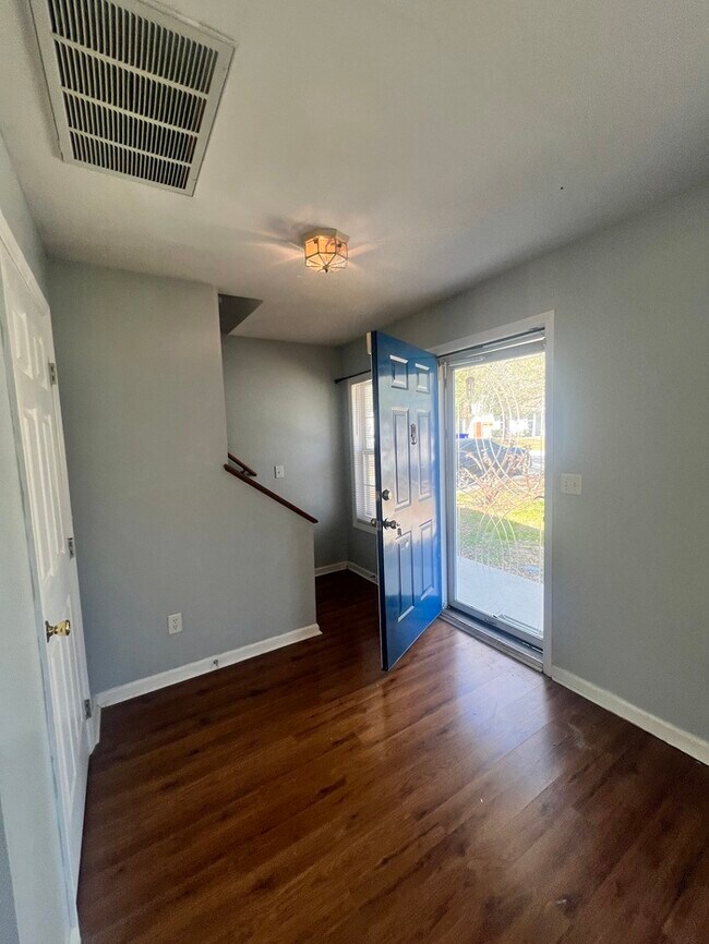 Building Photo - Southern Charm