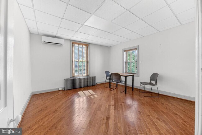 Building Photo - 401 W Broad St
