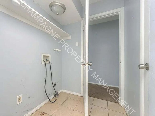 Building Photo - Single Family Home in Ruskin - All Voucher...