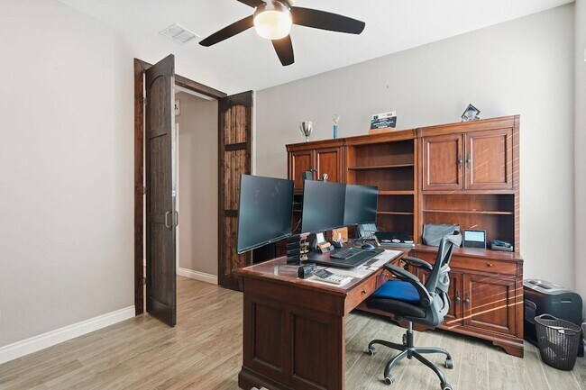 Building Photo - 10702 E Lumiere Ave