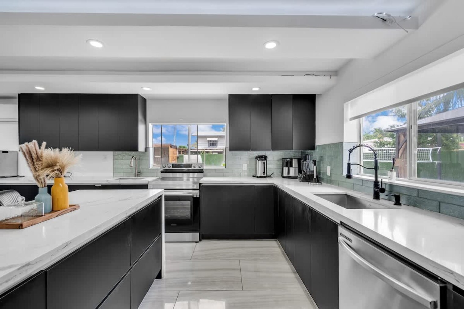 Building Photo - 1255 NE 199th St