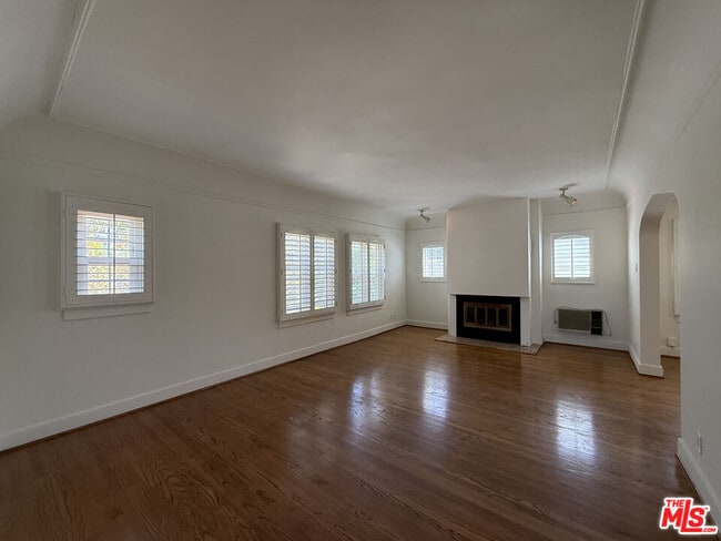 Building Photo - 1249 S Tremaine Ave