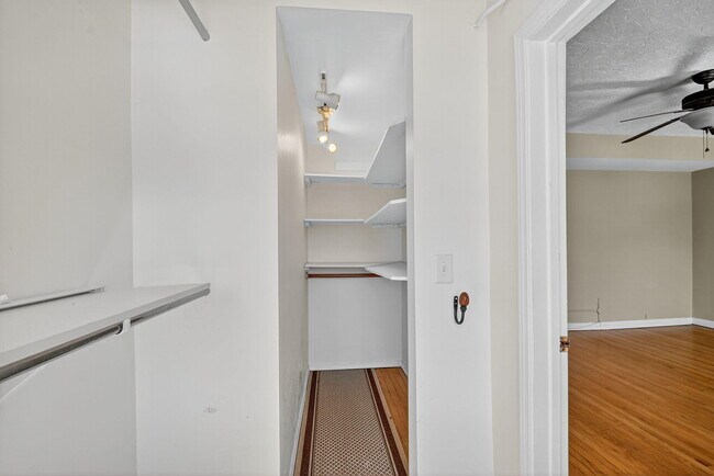 Building Photo - 322 Cornell Dr