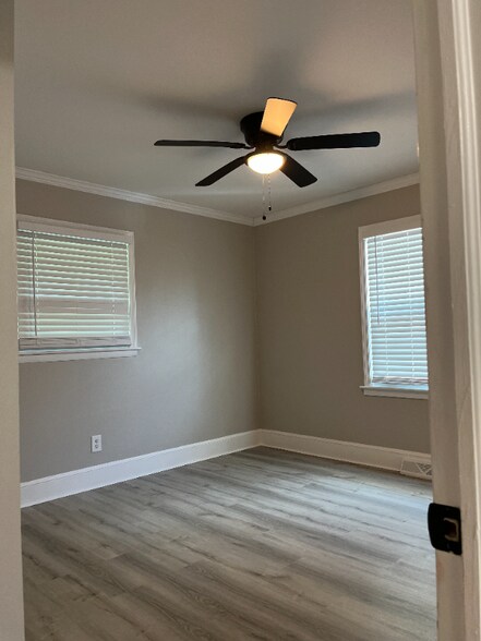 Building Photo - 2730 Eastway Dr