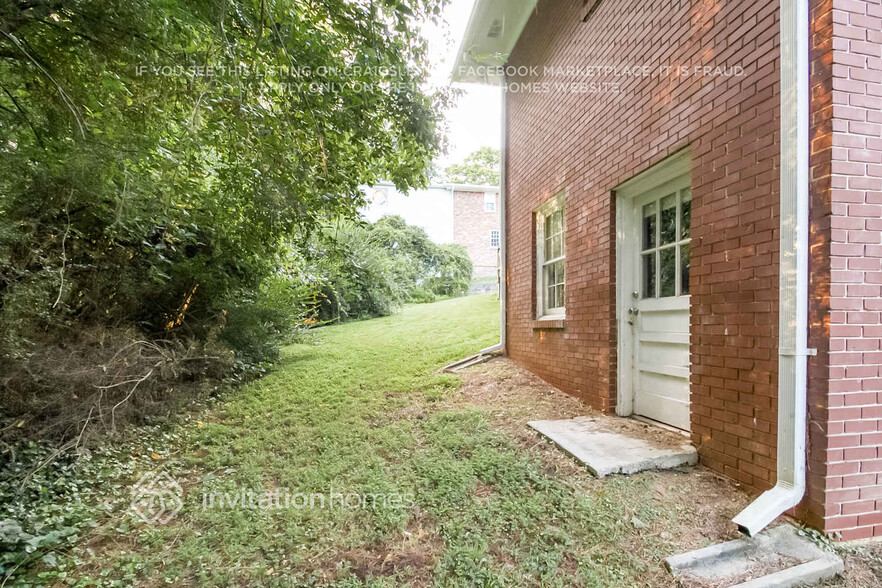 Building Photo - 1599 Knob Hill Dr NE