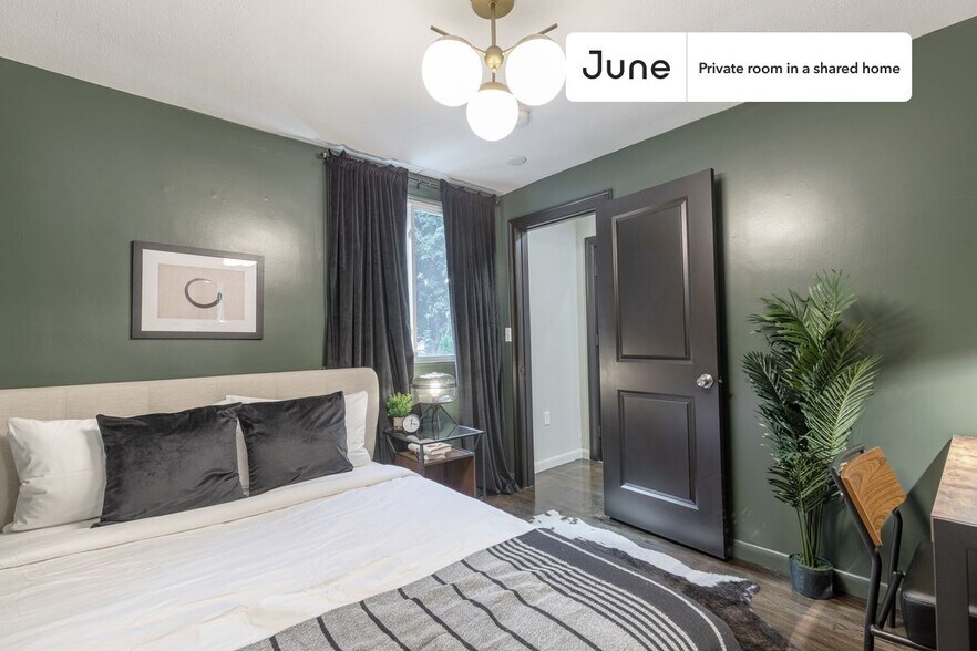 Building Photo - Room in Shared 6 bed/4 bath home