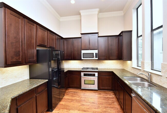 Building Photo - 5813a Kiam St