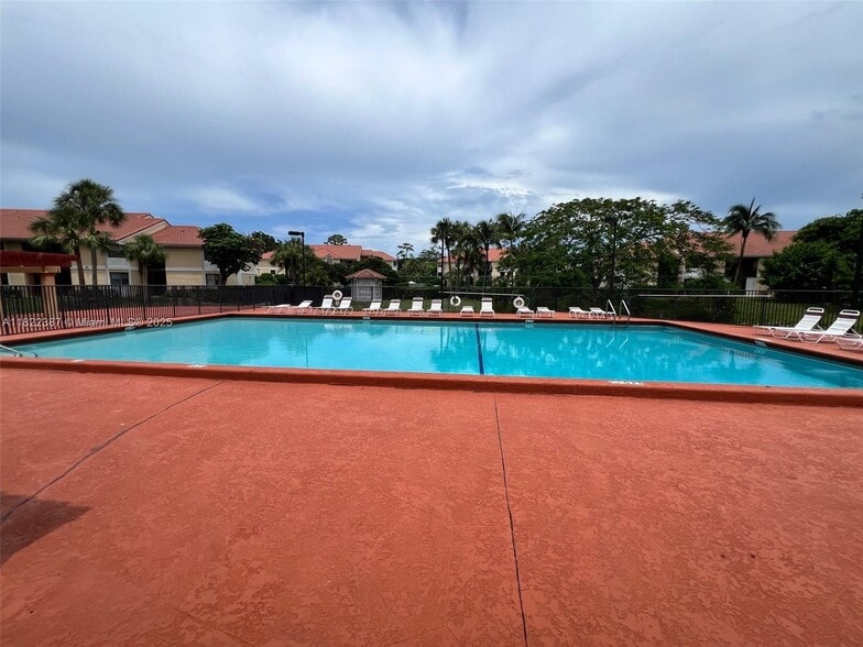 Primary Photo - 5861 Riverside Dr
