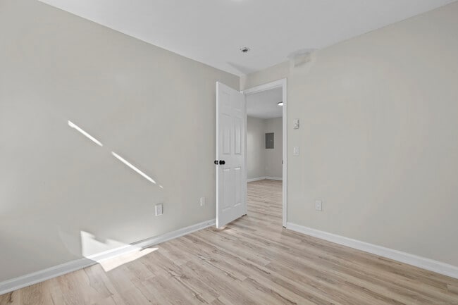 Building Photo - 243 N Main St