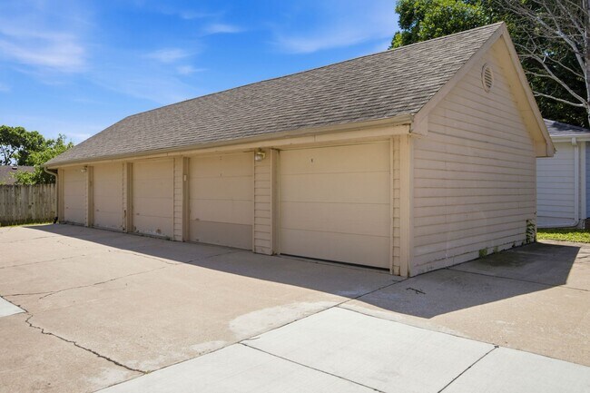 Building Photo - Ankeny Condo for Rent