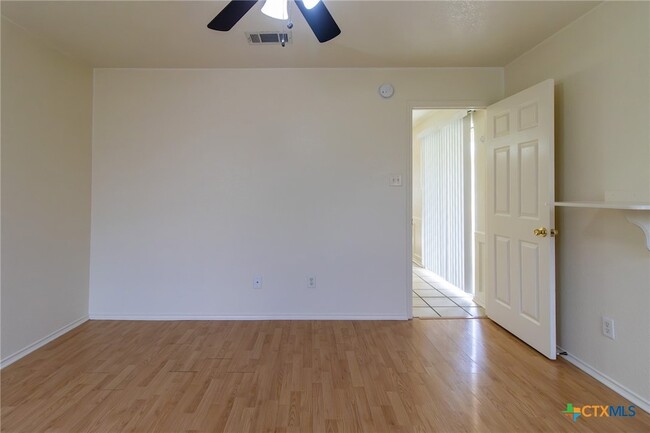 Building Photo - 1203 Fox Creek Dr