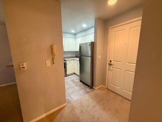 Building Photo - University District Condo