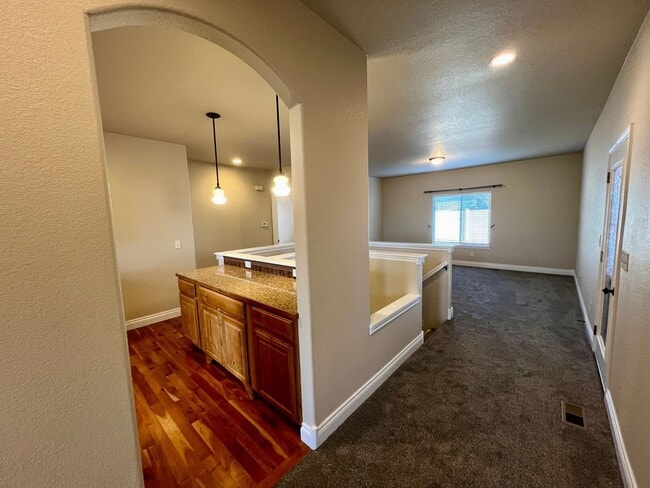 Building Photo - 5807 Zinfandel St