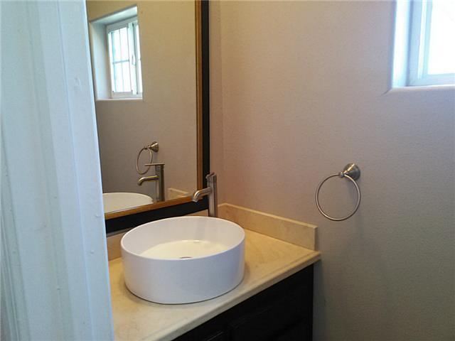Building Photo - 701 La Mancha Ct