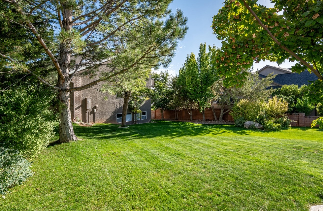 Building Photo - 298 S Staci Ct