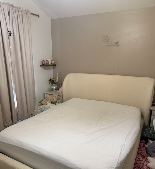 Building Photo - 6827 Windward St