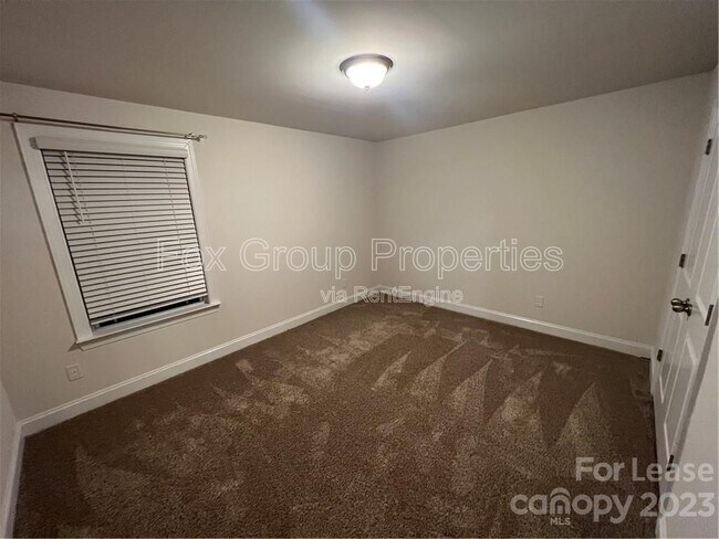 Building Photo - 345 Preston Rd