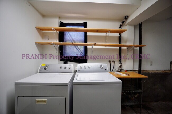 Building Photo - Sun Valley Duplex with Garage and Great La...