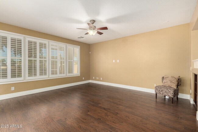 Building Photo - 6820 S 42nd Ln