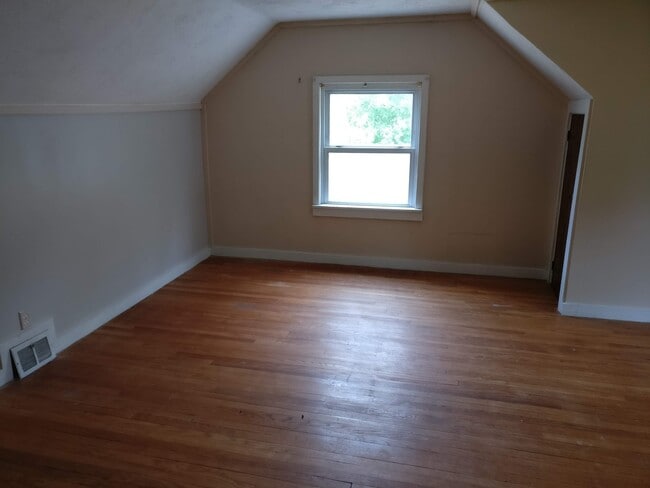 Building Photo - 4-Bedroom Home for Rent Summer 2026