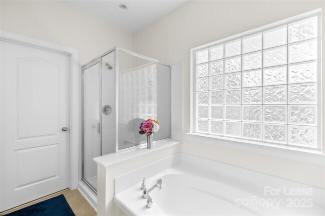Building Photo - 10732 Alvarado Way