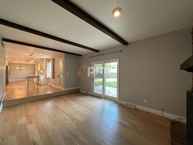 Building Photo - 9604 Walnut Dr