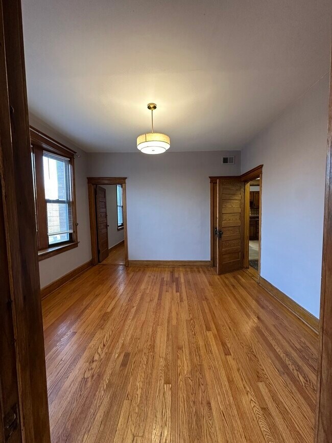 Building Photo - 3759 N Damen Ave