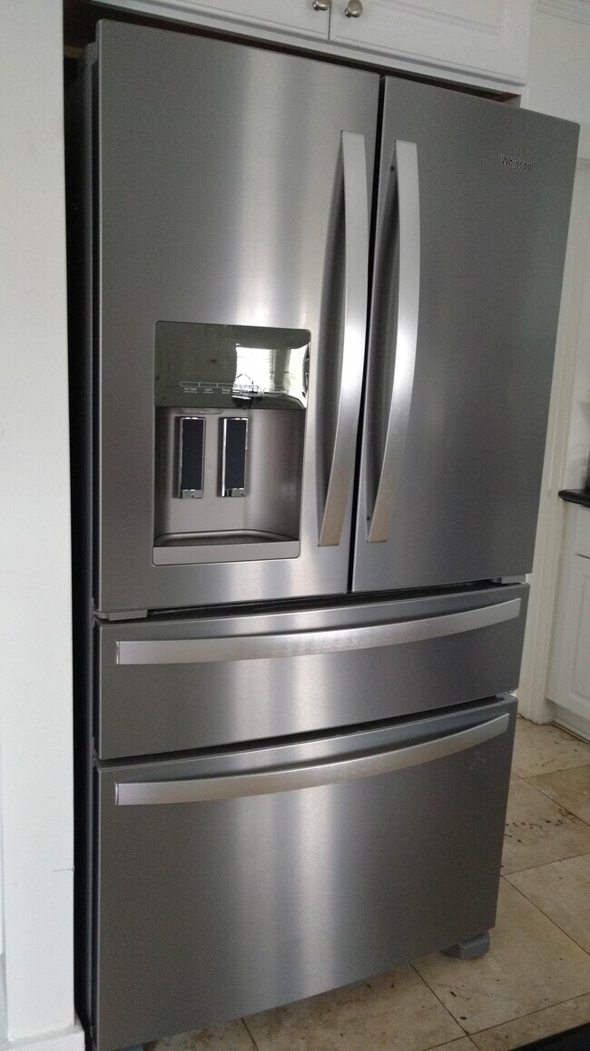 Building Photo - 639 26th St