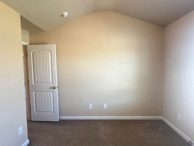 Building Photo - 807 Citrona Dr