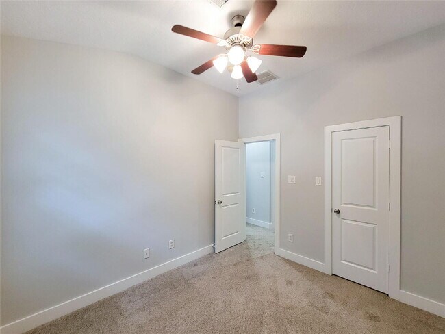 Building Photo - 3 Bed Townhome in 77003 Near Minute Maid Park + First-Floor Living