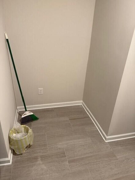 Building Photo - 3938 Dean Grv Wy