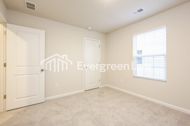 Building Photo - 2 Donemere Way