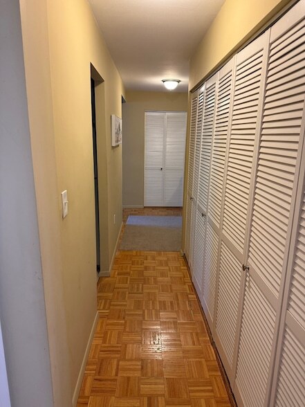 Building Photo - 893 Farmington Ave