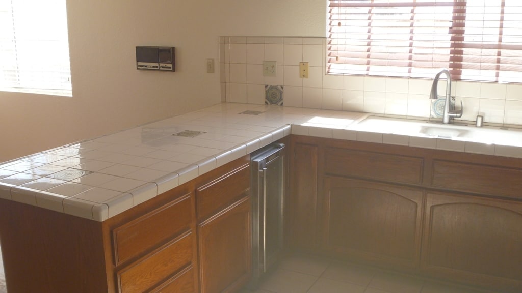 KITCHEN & STAINLESS WINE COOLER - 2106 Clark Ln