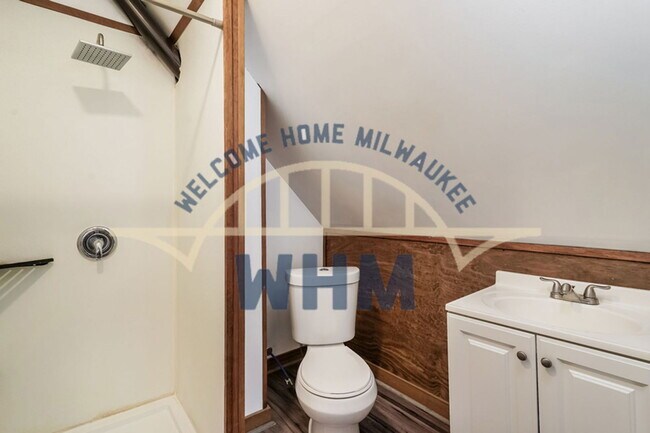 Building Photo - 2720 N Oakland Ave