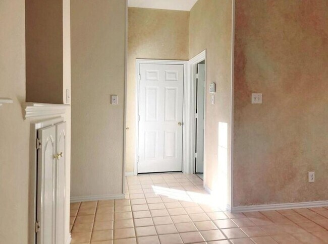 Building Photo - 6401 Dakota Dr